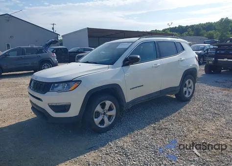 2018 Jeep Compass Latitude 4X4 z USA, uszkodzony, nr VIN 3C4NJDBB7JT325936